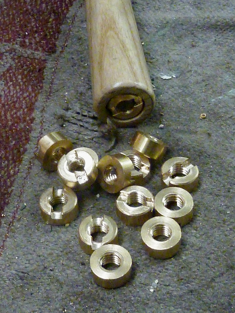 Schlitzmuttern
