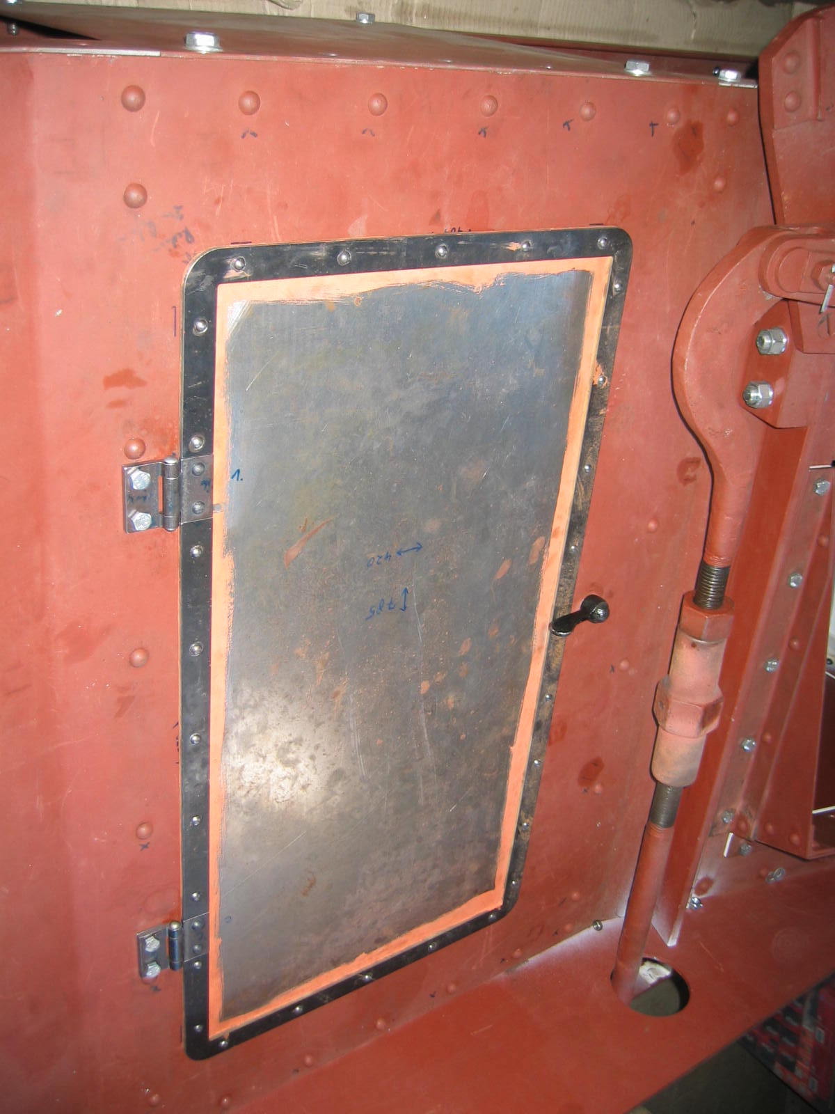 220902 Tür Werkzeugschrank